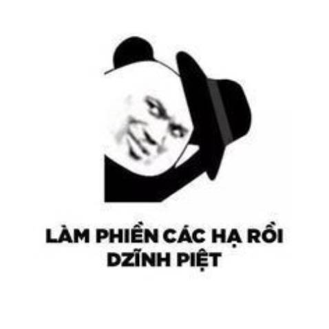 Lời thì thầm xen lẫn tiếng cười. Và một nụ hôn ngọt ngào rơi trên trán anh khiến anh nhầm lẫn lời thì thầm đó là thật.