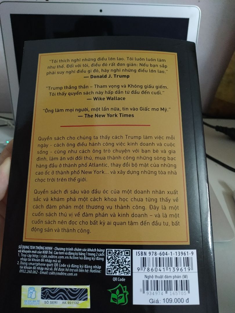 Sách của Donald J.Trump là không có lòng vòng. Từng câu chữ rất cô đọng đánh thẳng vào ngụ ý muốn truyền đạt. Nội dung sách kể về các thương vụ của Trump, cảm thấy ông lúc nào cũng bản lĩnh!!! Dịch vụ TIKI mình cực kỳ hài lòng: sách mới+ giá rẻ+ giao hàng siêu nhanh, anh giao hàng thì thân thiện ( Đội mưa giao hàng cho mình). Cảm ơn anh, cảm ơn Tiki
