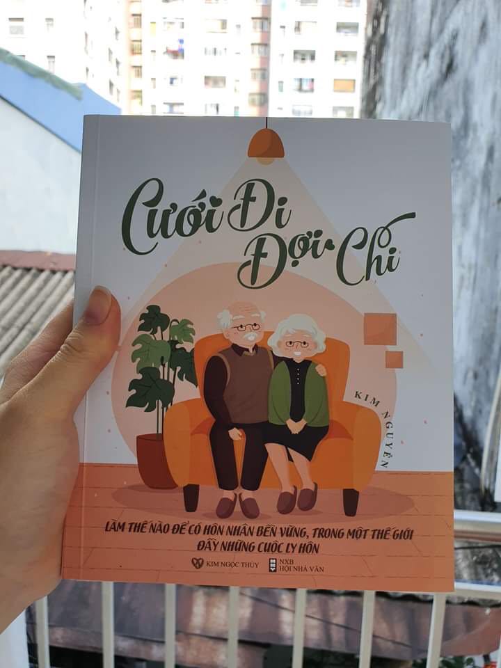 Mình đã thay đổi khá nhiều sau khi đọc xong cuốn sách này, tự dưng mọi thứ như được khai sáng, mối quan hệ với chồng mình cũng được thay đổi tích cực, thật sự là cái gì cũng phải học mọi người ạ.