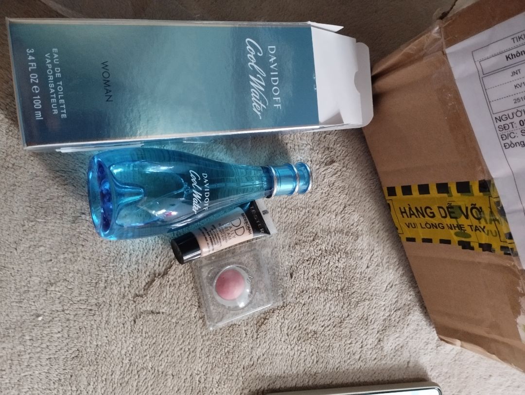 mùi hương không như mình mong đợi,nhưng mà hàng chính hãng ạ ,có tặng quà ,cũng vui