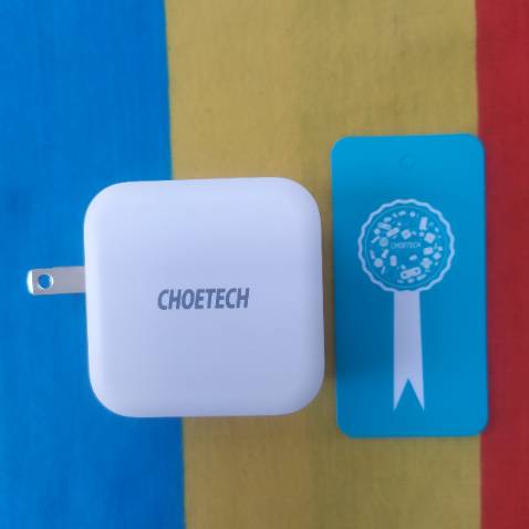 Lần đầu mua hàng Choetech, sau 1 ngày dùng  thì cảm nhận ban đầu của mình sản phẩm khá là ok so với tầm giá, mẫu mã đẹp  chắc chắn, sạc nhanh, chân sạc rất tiên lợi có thể gấp gọn lại, sản phẩm được bảo hành 18 tháng 1 đổi 1 nên cũng yên tâm