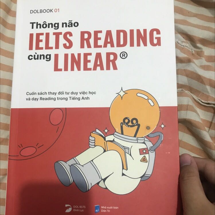 Sách design rất đẹp, đọc không bị chán như những cuốn toàn chữ. Nội dung rất hữu ích với một người yếu reading như mình. Thời gian giao hàng rất nhanh. Tóm lại không có gì để chê, xinh đẹp tuyệt vời.