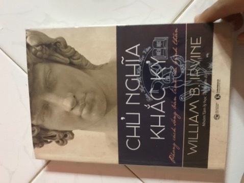 Được biết về chủ nghĩa Khắc Kỷ qua Instagram của Tóc Tiên, recommend đúng quyển này luôn nên là hứng thú và mua ngay về đọc. Đúng là đang trong giai đoạn tìm một triết lý sống cho bản thân thì mọi thứ lại đưa đến tìm ngay và đọc ngay cuốn này. Khá là hay đó nhé!