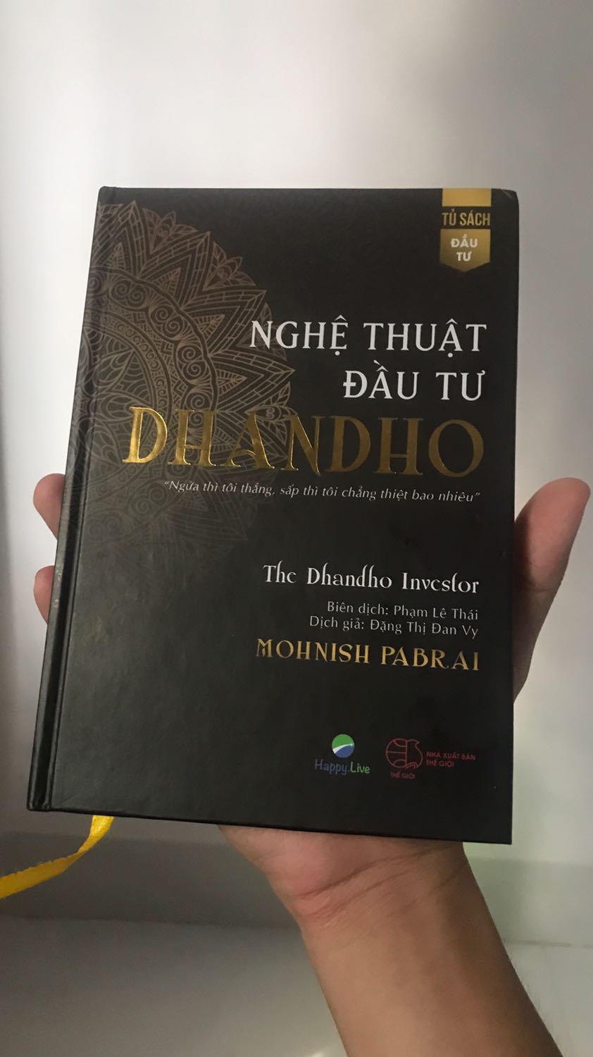 Giao hàng đúng hẹn. Lần thứ hai mua sách từ Happy Live, và vẫn rất ưng ý với cách thiết kế cũng như chất liệu của sách. 

Hơi xót khi unbox cuốn sách bị như hình trong quá trình vận chuyển. Nhưng vẫn sẵn sàng rate 5 sao cho Happy Live. 

Cảm ơn Happy Live.