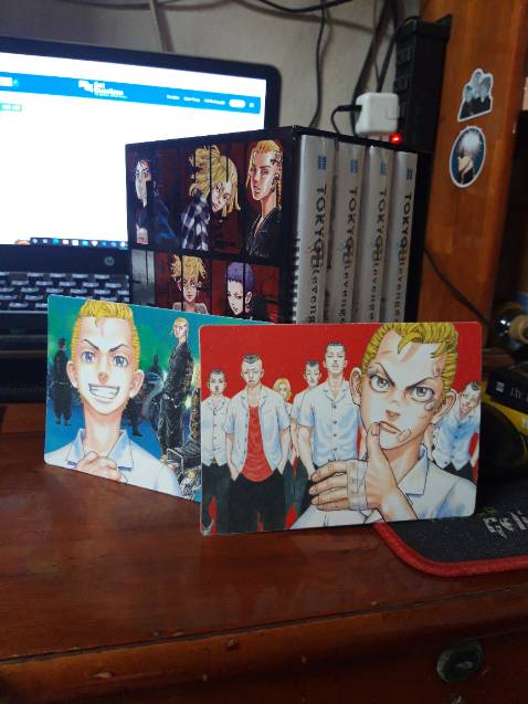 Hộp bên ngoài hơi móp nhưng bằng một cách tâm linh nào đó mà boxset bên trong không hề bị móp dù bên trong không có bọc chống xốc :))) nhưng box vẫn rất đẹp ❤