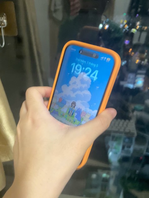 Ốp đẹp, cầm êm tay. Bảo vệ mh với camera tốt.