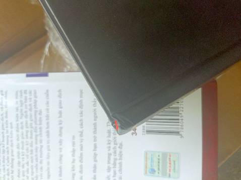 Sách mới tinh, giấy bóng, đẹp.
Mà đơn vị vận chuyển quá cẩu thả, làm sách bị gẫy góc ảnh hưỡng đến cả những trang sách.