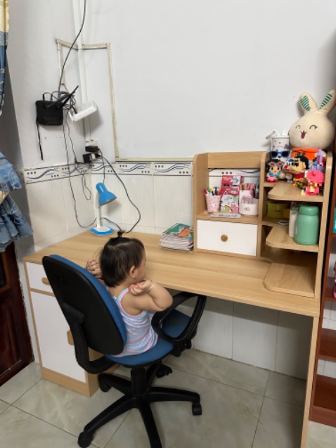 Giao hàng nhanh,bàn rất tốt đáng mua nha mn🥰