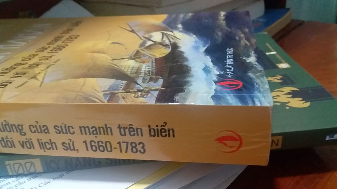 giao hàng nhanh đúng lịch sản phẩm đúng chất lượng và nội dung nhưng bìa hơi lỗi