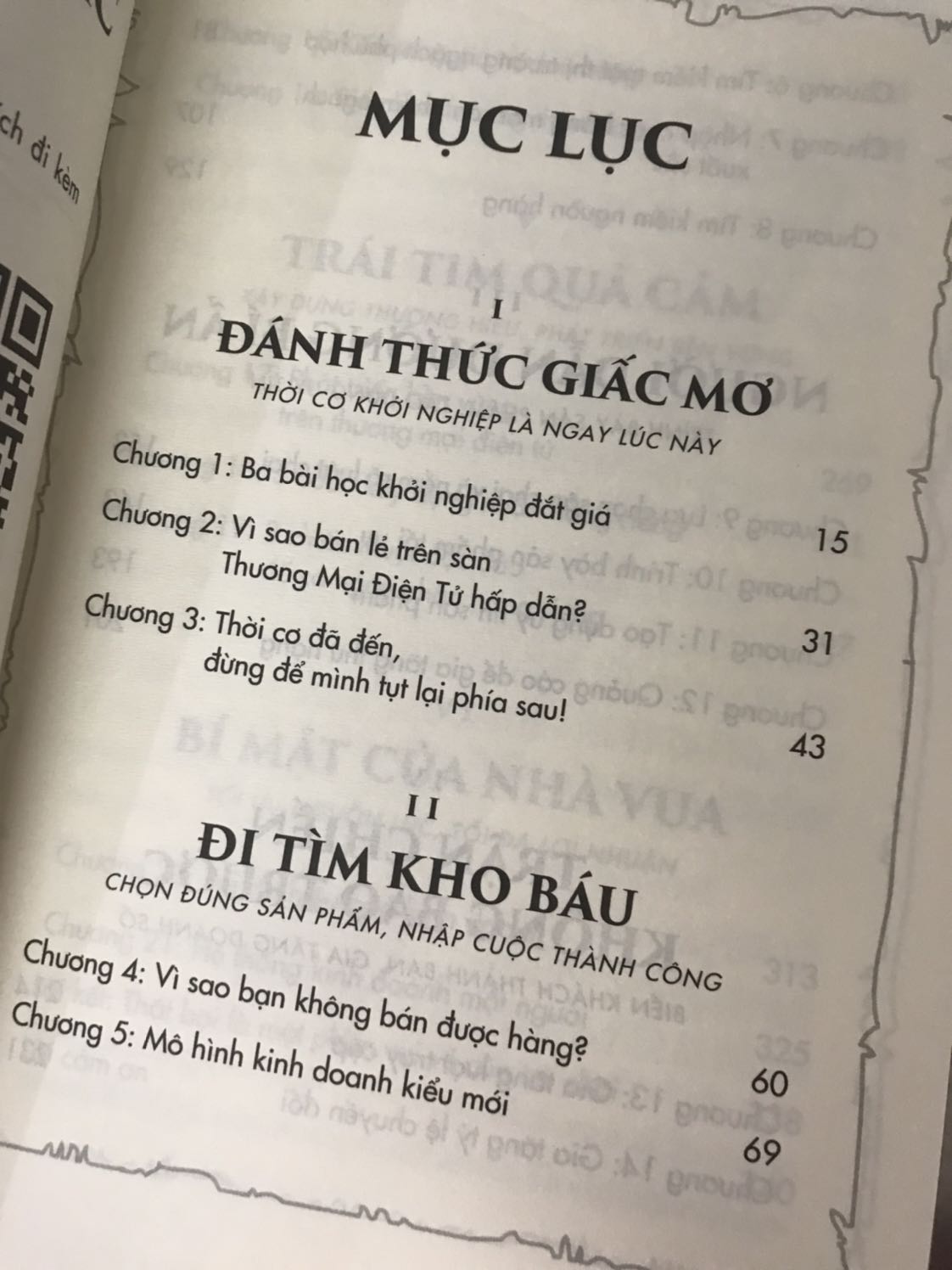 Mình vẫn đọc sách của chú Trần Thanh Phong. Sách vẫn luôn rất thực tiễn, hiệu quả cho người đọc đọc và thực hành. Cá nhân mình khá ấn tượng với phần Trái tim quả cảm, chương Phát triển bền vững trên thương mại điện tử. Cảm ơn tác giả và tiki đã cho mình trải nghiệm tốt.