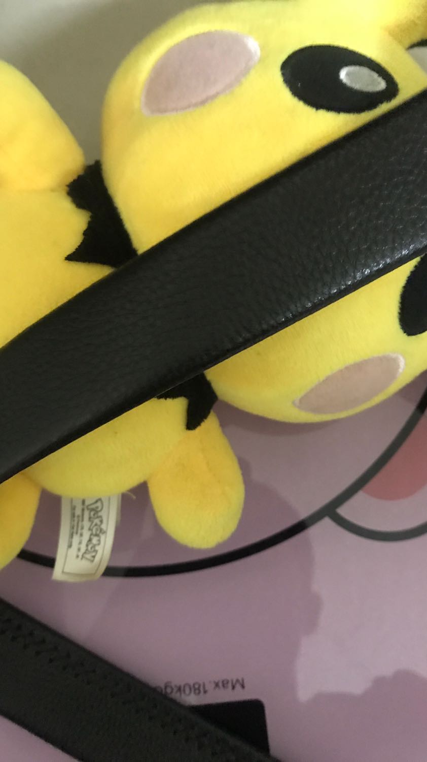 Hàng đúng như mô tả. Thắt lưng rất đẹp. Dễ phối đồ dùng cho quần vải hay quần jean cũng ok. Dây da dài nên bụng mình gần 100 đeo vẫn ok. Da mềm bóng và đẹp. Mình rất hài lòng về chất lượng sản phẩm. Khoá cũng rất dễ đeo koeeur thiết kế tiện lợi. Shop bán hàng uy tín, chất lượng tốt. Cảm ơn shop.