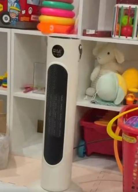 Shop giao hàng nhanh, bọc hàng kỹ chắc chắn. Máy chạy êm, không bị khét, máy không đốt oxi nên dùng lâu không có cảm giác bị bí ngột, rất an toàn. Máy cũng gọn nhẹ nên mình xách đi các phòng cũng dễ dàng.Nói chung là ưng, sẽ ủng hộ shop những lần sau.