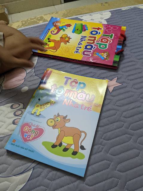 Sách nhiều nội dung hay, phù hợp cho bé tập tô màu và giá ok nhé