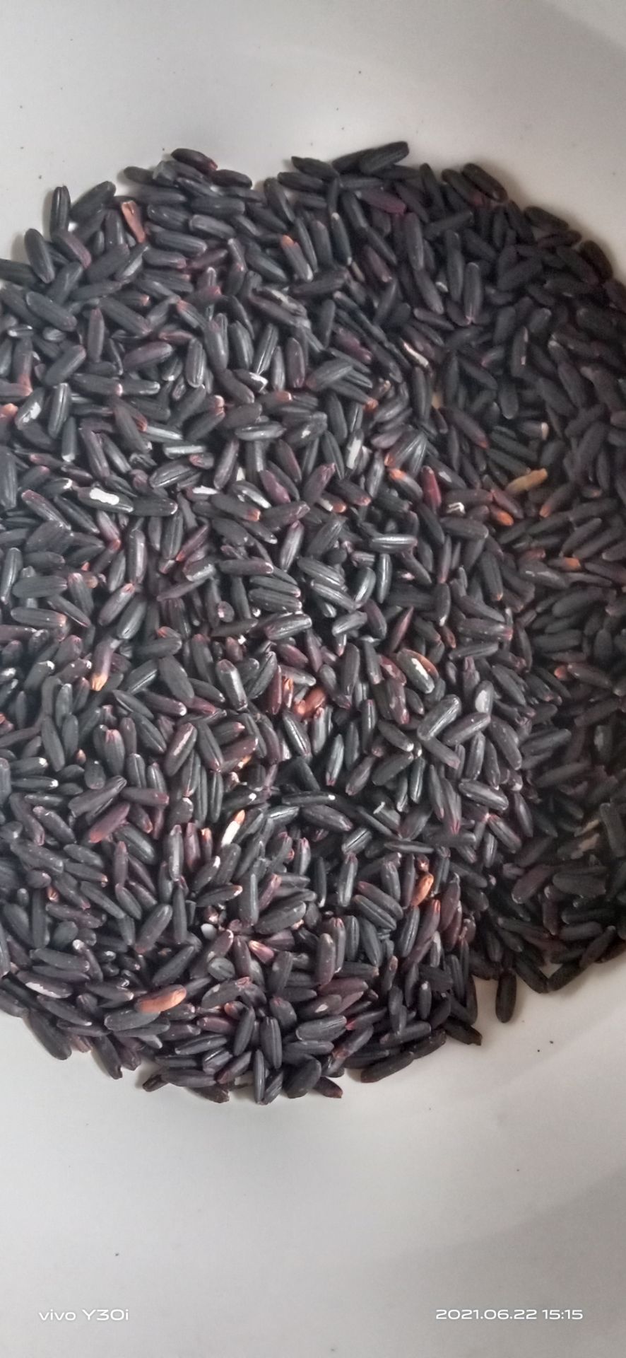 mình muốn mua gạo nếp cẩm nhưng đây là nếp than k phải cẩm.mình đưa hình ảnh để các bạn phân biệt nhé.nép cẩm có màu vàng hơn còn nếp than mau đen hơn.nếp minh mua la màu đen hoi thất vọng nhung bù lại đóng gói đẹp nếp có mùi thơm sữa cũng dc hơn mua ở chợ vì đắt hơn giá chợ