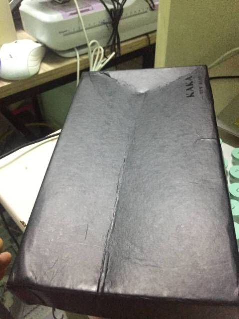 Rất khó chịu và không hài lòng. Một shop được gắn sự uy tín mà đóng gói rất ẩu thả, móp méo hết sản phẩm.