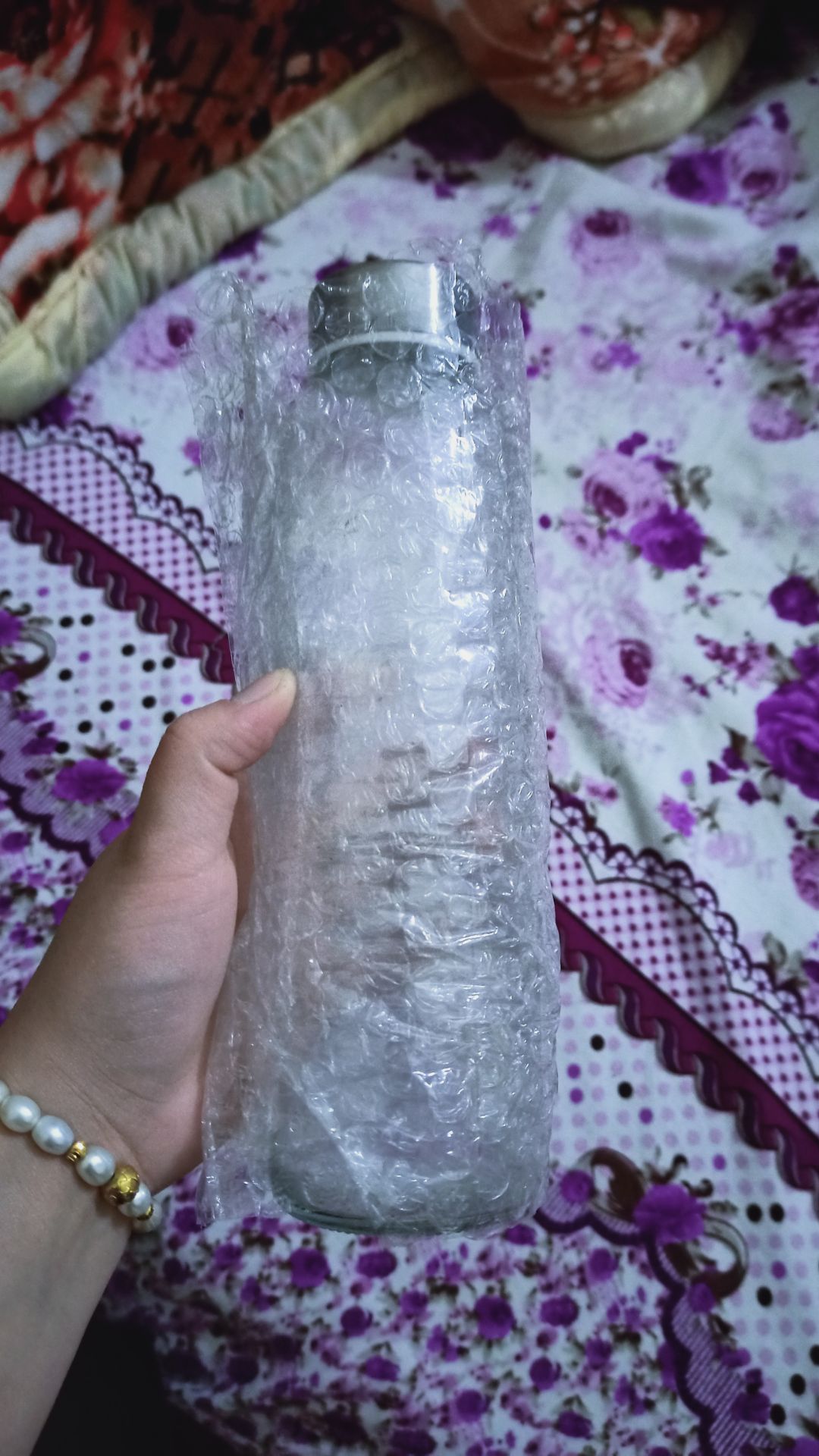 Tiki giao hàng nhanh, sản phẩm tốt, gói bọc sản phẩm cũng rất ok. Tuy nhiên có 1 bình bị bẩn, có mùi hôi. Mình mua hàng ở tiki rất nhiều lần tuy nhiên có mỗi lần này không hiểu sao lại bị  như vậy nữa.? Mong lần sau tiki sẽ chú ý hơn trong việc lấy sản phẩm từ kho để giao cho khách ạ.