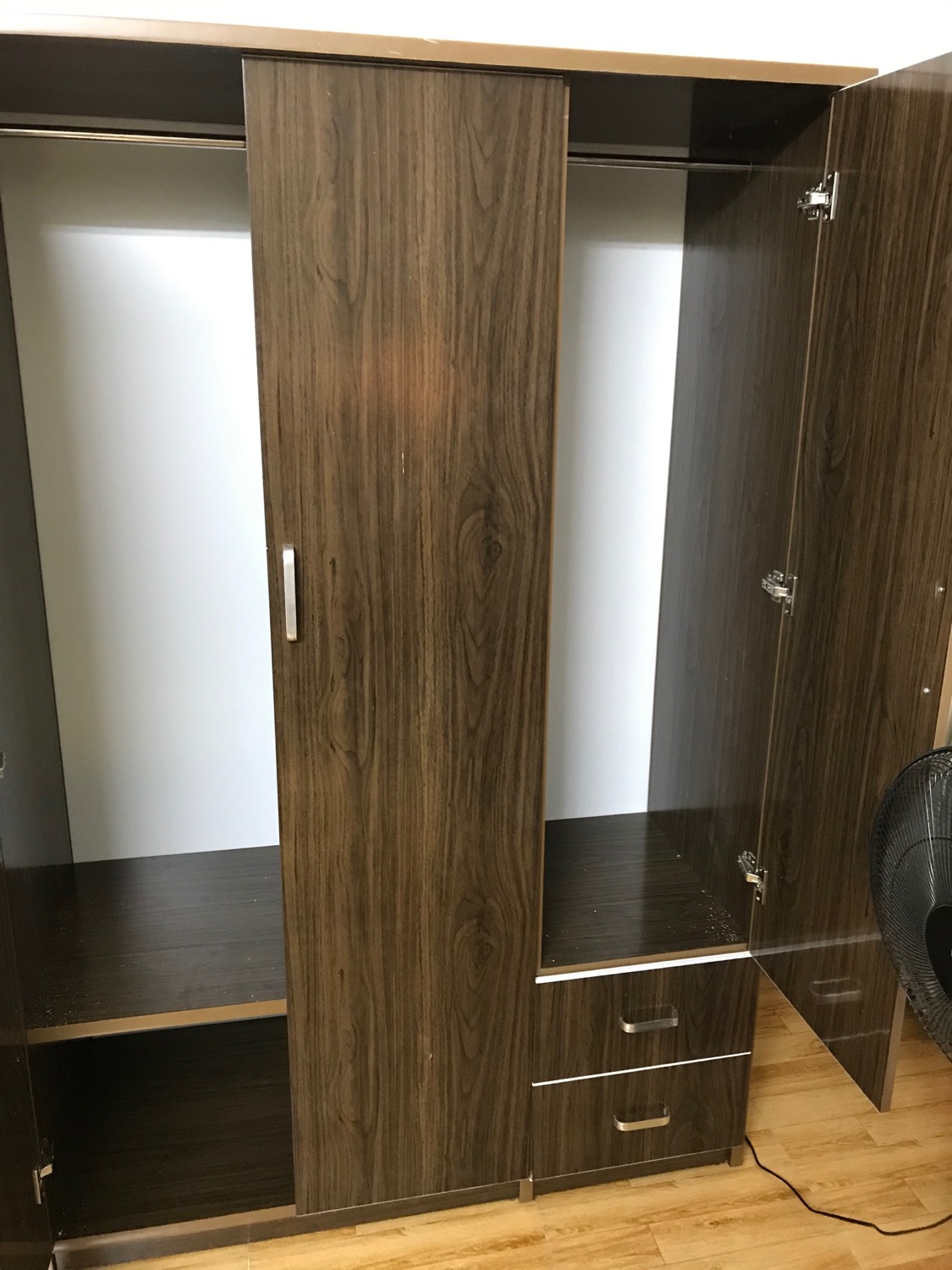 Mình đặt hàng thấy ship nhanh hơn dự kiến. Sản phẩm đẹp, chắc chắn. Các bạn lắp đặt làm việc cẩn thận, tỉ mỉ, nhiệt tình. Cám ơn Shop và Tiki