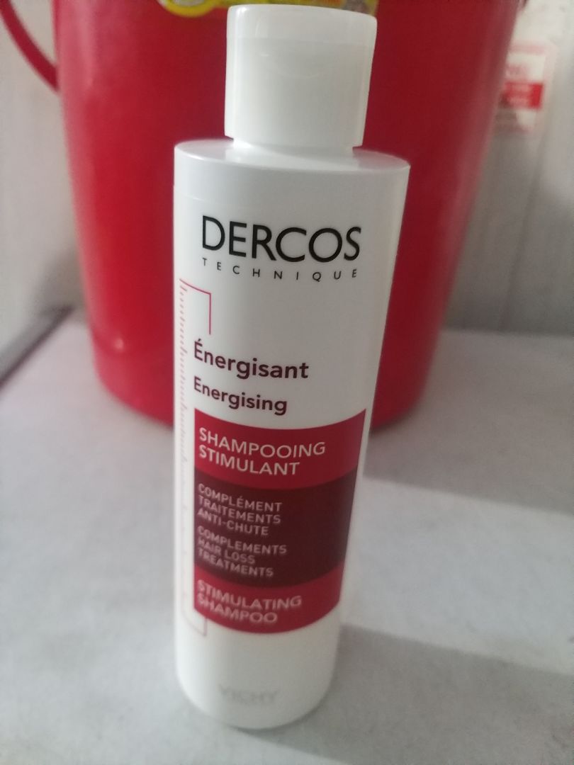 sp mùi thơm dễ chịu. Mình gội thấy tóc cũng mượt. mong sp có thể giúp mình giảm rụng tóc.