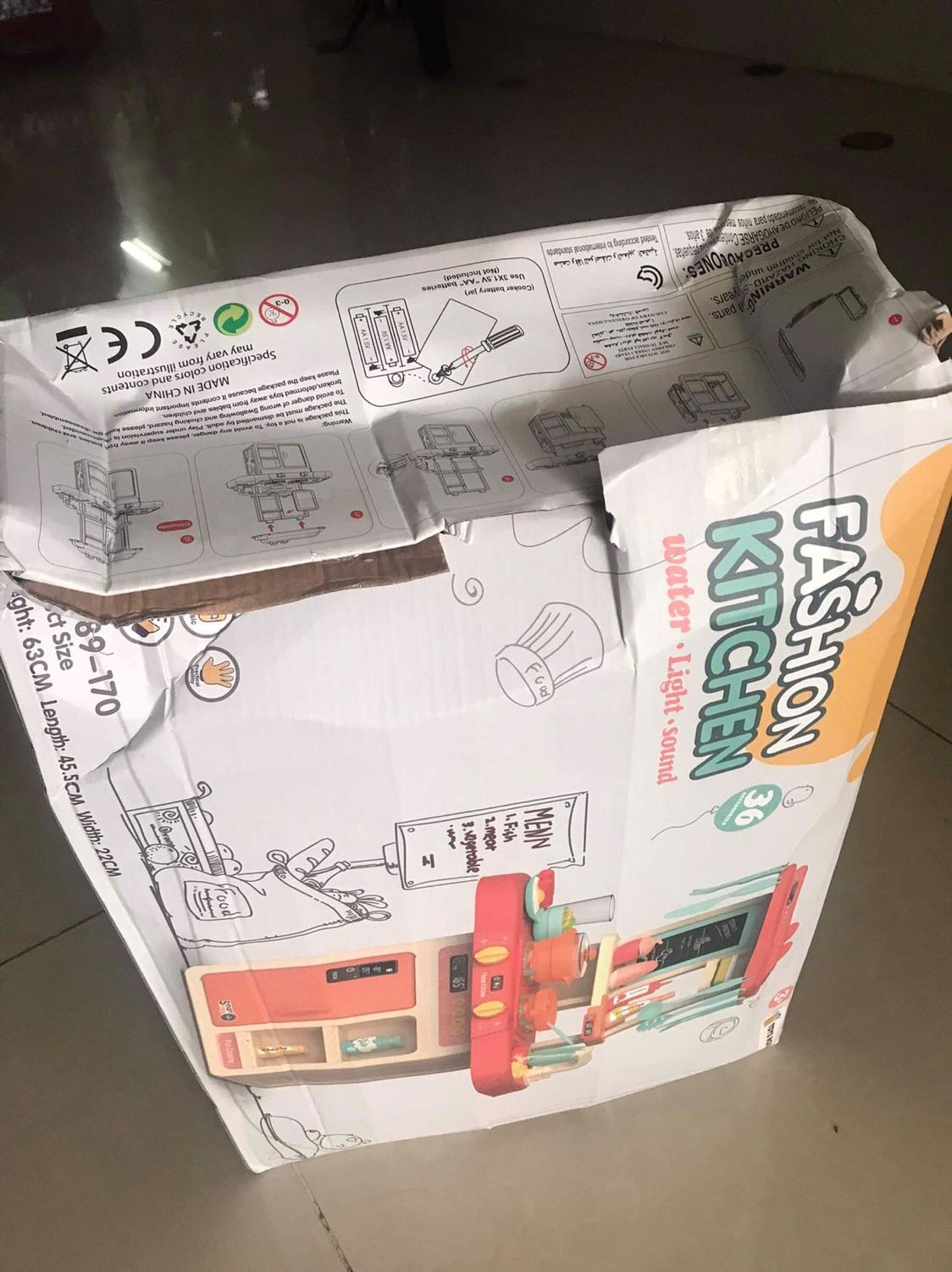 Hộp bị móp, gói ko cẩn thận, mua để tặng mà như vậy sao giám tặng đây, hên là bên trong ko bể