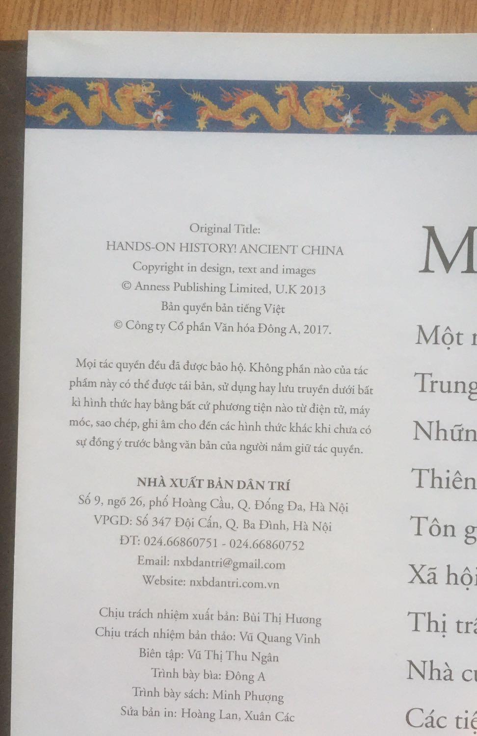 Sách thuộc bộ năm quyển Các nền văn minh thế giới: Hy Lạp, La Mã, Ai Cập, Nhật Bản và Trung Quốc, 64 trang in màu, có thêm các hoạt động cho các bé nhỏ chơi. Người lớn mình còn thích huống chi các bé nhỏ :D