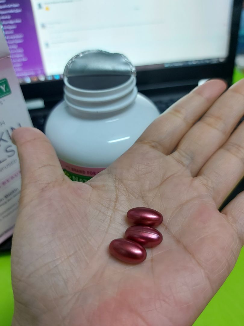 Tóc mình mỏng, móng mình yếu nên mình mua lọ này uống thử xem sao. shop gói hàng kỹ và giao nhanh, uy tín!