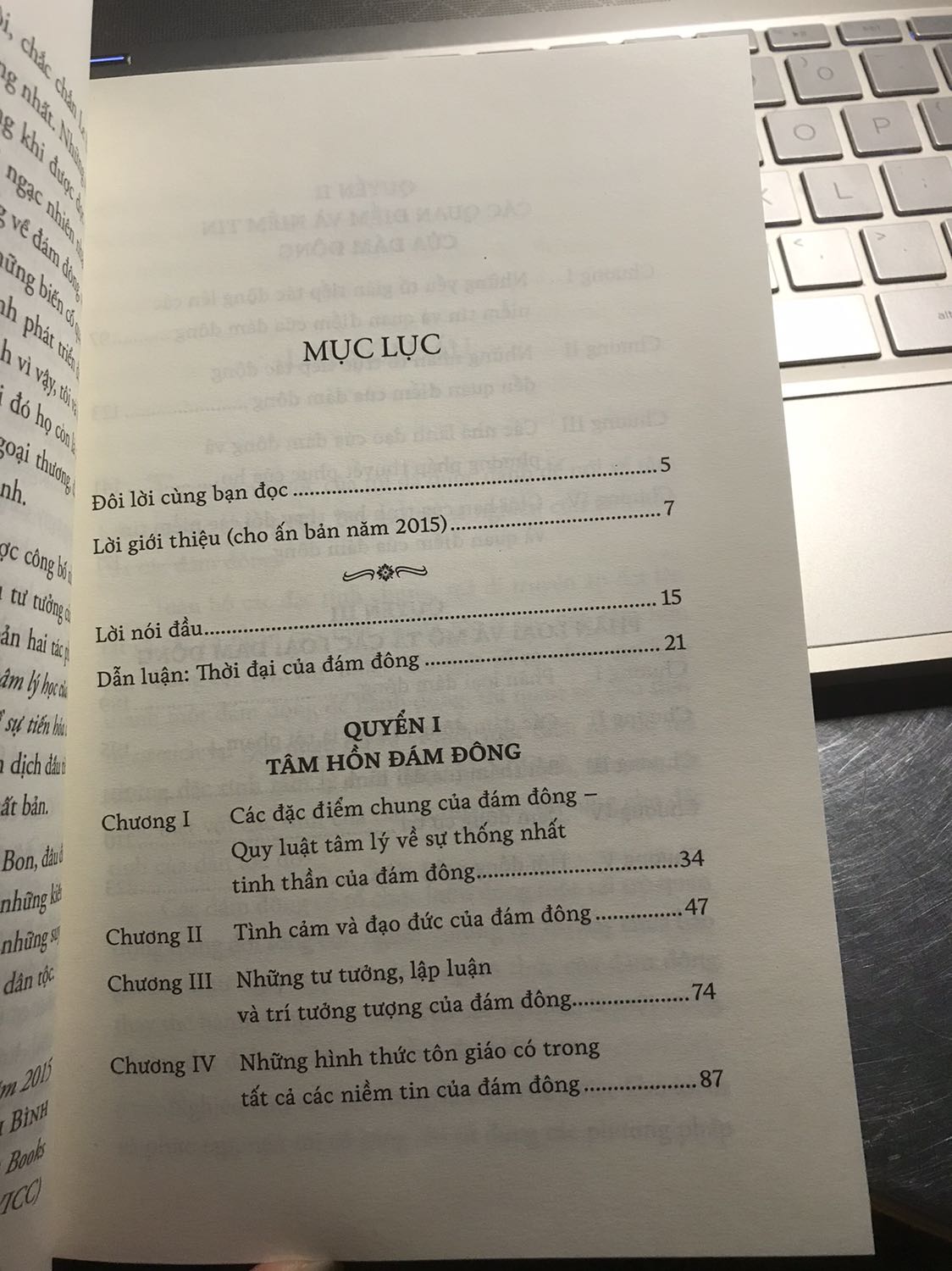 Tiki giao đúng hẹn, tình trạng sách đẹp. Sách này dạng bìa bọc, bìa ở trong đúng kiểu trend monochrome ^^. Theo mục lục thì mình thấy chủ đề sát với tựa sách