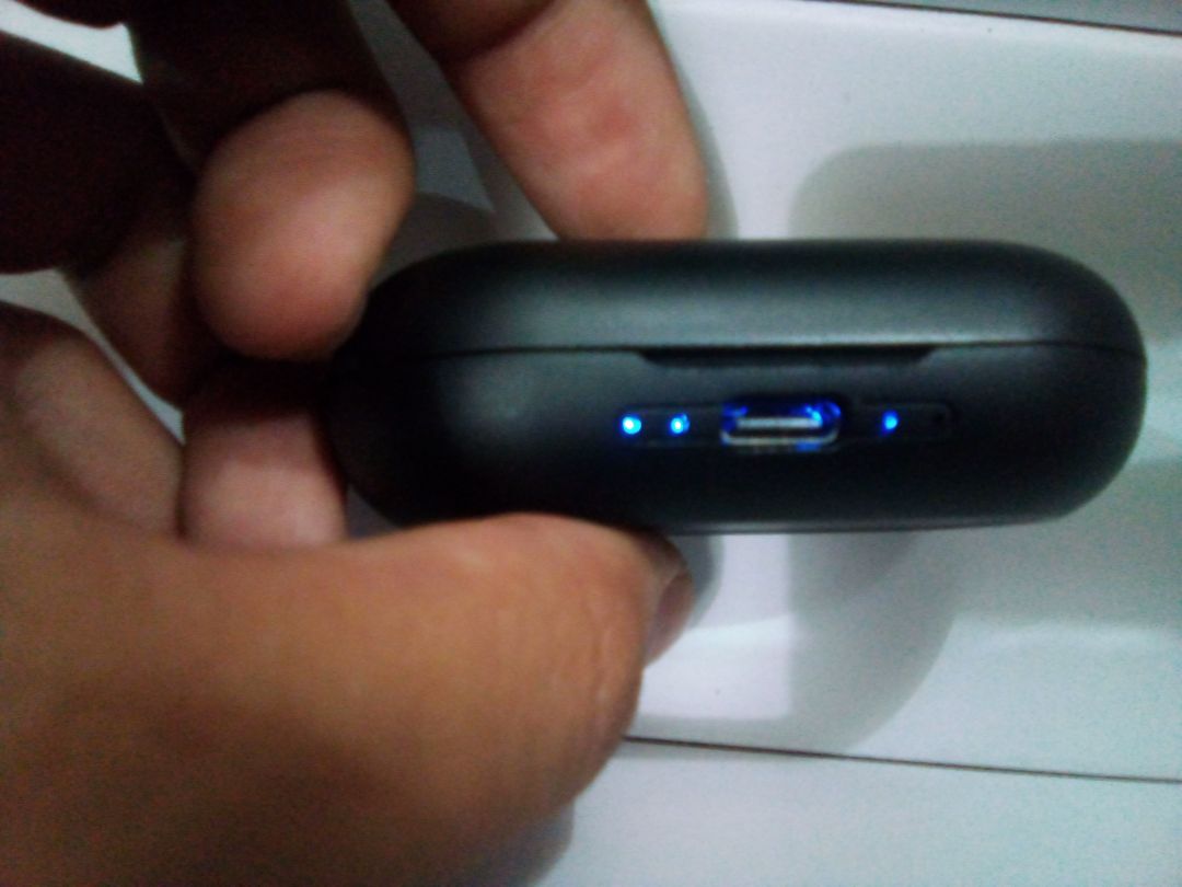 tai phone sài OK , mình dùng cũng 4 5 bữa rồi . cảm thấy tốt . phụ kiện thì đầy đủ pin củng trâu nữa . với giá tiền này thì tai phone này là OK tai phone sài OK , mình dùng cũng 4 5 bữa rồi . cảm thấy tốt . phụ kiện thì đầy đủ pin củng trâu nữa . với giá tiền này thì tai phone này là OK