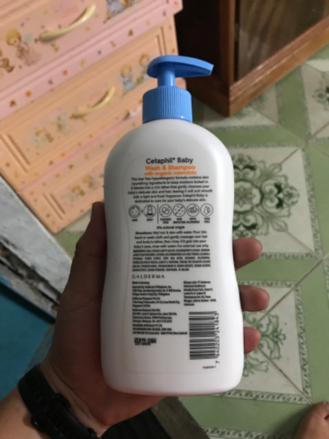 Sản phẩm này là mẫu mới nhưng hương thơm không giống mẫu cũ, chất lượng có vẻ giảm hơn so với mẫu cũ. Nói chung về sản phẩm tạm ổn