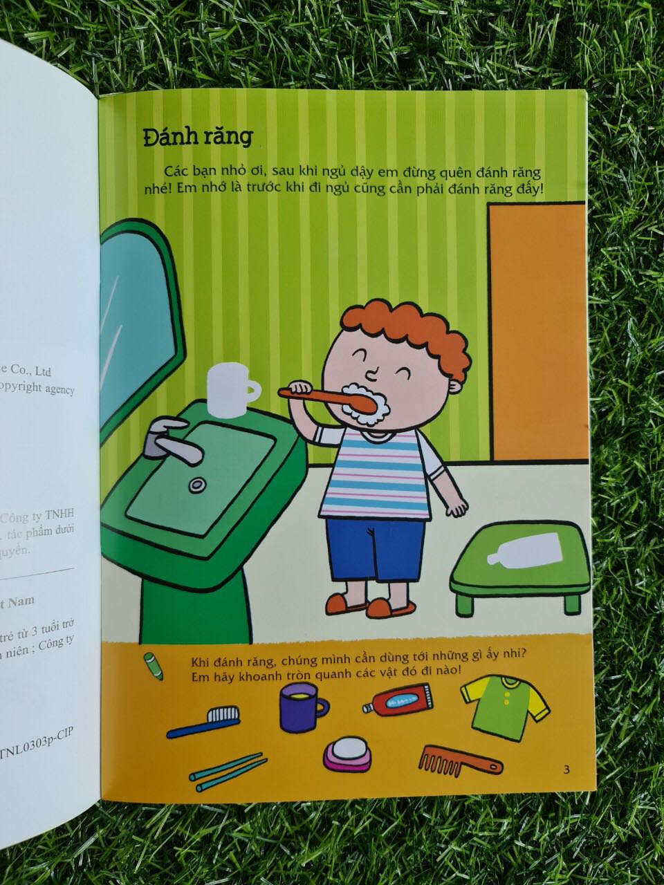 Sách OK màu in rõ đẹp. Nhưng miếng dán khó bóc hay bị dính giấy chưa đứt nhiều điểm. Bé bóc dễ bị rách.