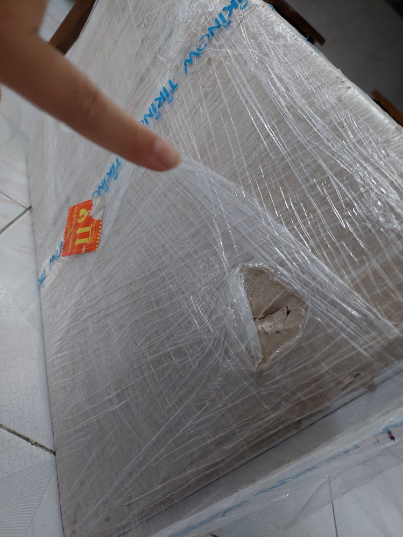 Màn hình to, đẹp, học đã luôn, nhanh và tiện hơn nhiều so với điện thoại hay tablet. Vận chuyển có hơi bục hàng xíu cũng hơi lo, may mở ra ko sao vì shop đã kê 1 bìa đệm trên dưới. Giao hàng sớm hơn dự kiến 1 ngày, tuy nhiên có hơi bực m bên giao hàng 1 chút vì để m phải di chuyển qua lại nhiều lần.