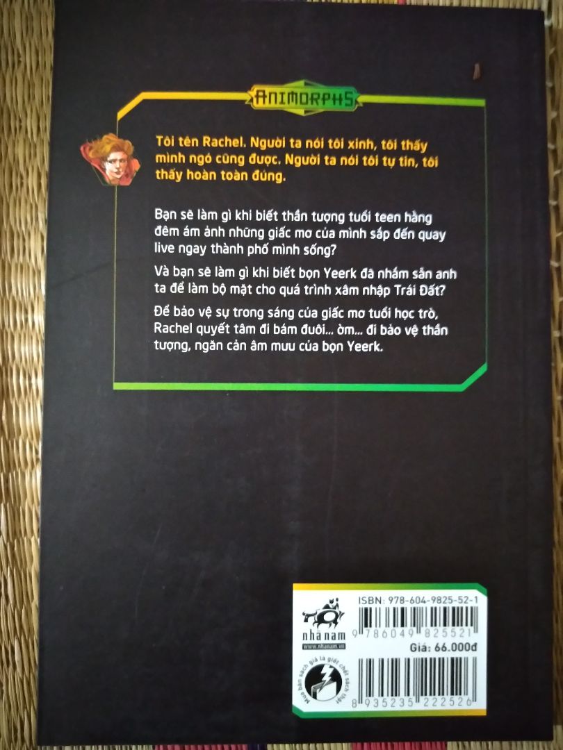 giao hàng nhanh, thiết kế bìa đẹp, sách bị bụi, chắc để nằm kho lâu quá  :)