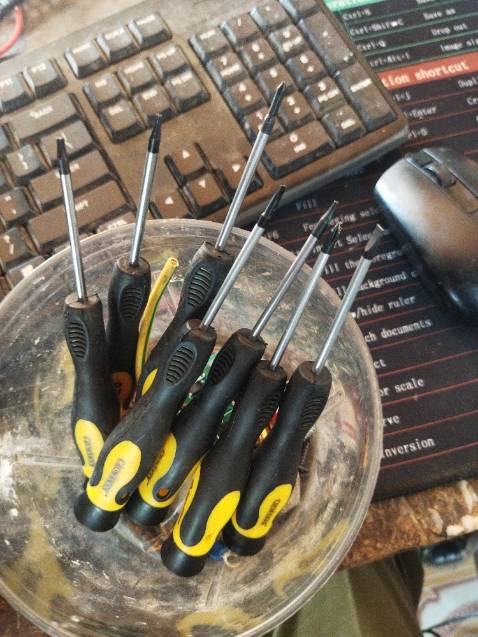 dễ sử dụng và vặn được nhiêif kiểu vít