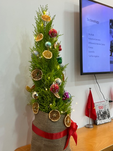 Shop giao hàng nhanh, đóng gói cẩn thận, đèn đẹp, shop hỗ trợ rất tốt, cảm ơn shop nhiều