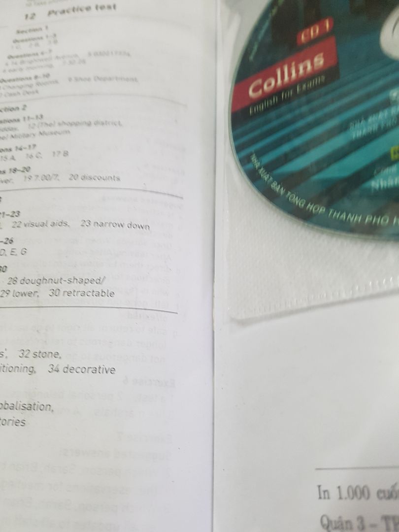 Mình luôn luôn trân trọng những cuốn sách, đặc biệt là bộ sách Collins, mình có 4 cuốn rất đẹp rồi, mua cuốn này nữa thành đủ một bộ. Hôm này rất buồn vì TIKI TRADING ( TIKI TRADING nhé mn), gửi mình một cuốn sách từ tháng 7-2017 bụi bám đầy, tờ cuối từng bị ẩm, gáy bị quăn, trang cuối bị bẩn. Mình đã không xem hàng vì tin TIKI TRADING. Thế nên mn đừng tin gì kể cả TIKI TRADING nhé. Vì một phần lỗi của mình nên mình đánh giá TIKI TRADING 2 sao nhé. Còn chất lượng sách thì tuyệt vời rồi, mình không bàn nhé.