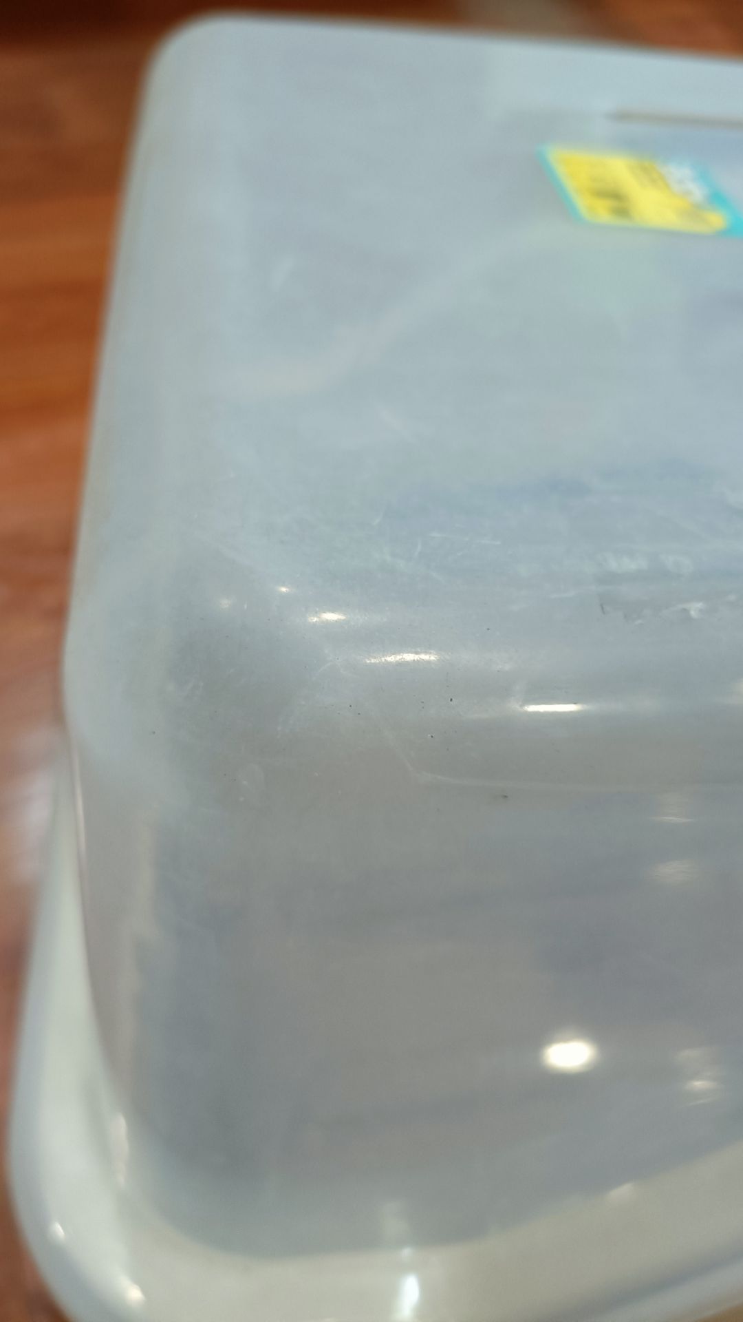 Hàng cũ, bẩn, xước xát nhiều. Không hài lòng.