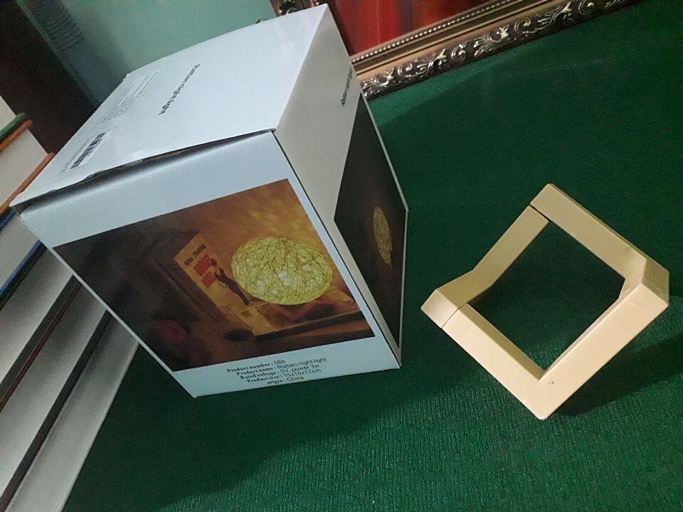 Lúc đầu, đặt mua, hơi lo nhưng đổi lại, nhận được sản phẩm rất ưng ý, không chê vài đâu được:
☆ Giao hàng nhanh, shiper vui vẻ, thân thiện.
☆ Hàng đóng gói cẩn thận, mới.
☆ Quả cầu tròn trịa.
☆ Đèn sáng.
☆ Có kèm nút điều chỉnh độ sáng, tối.
Chỉ xót là giá hơi cao. Có lẽ là "Tiền nào, của nấy".