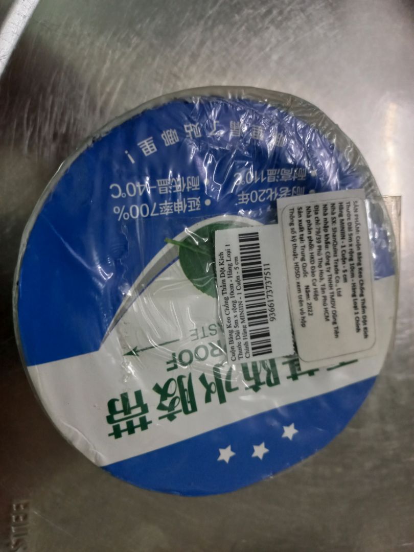 giao hàng rất nhanh. đóng gói chắc chắn. dán dễ. chưa biết dính chắc được bao lâu.