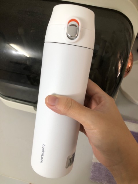 Mua giữ nước nóng nước sôi pha sữa cho bé rất tiện. Nước để 2 ngày vẫn còn nóng trên 40 độ để pha sữa cho bé!