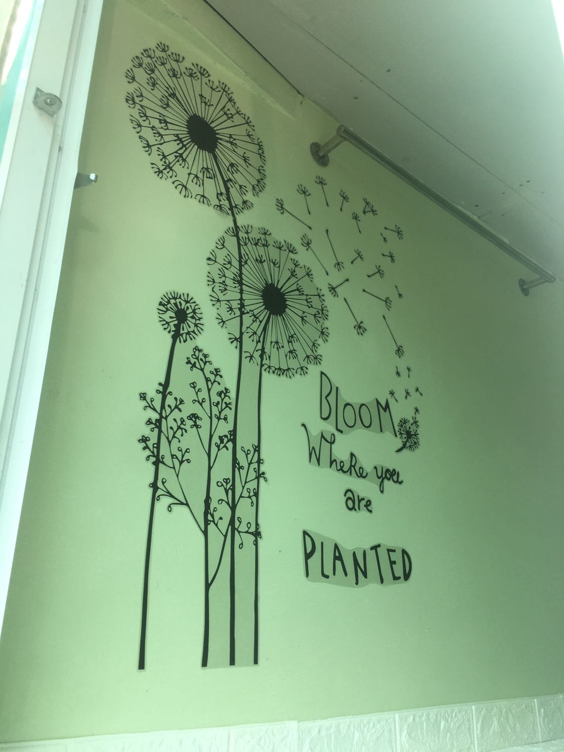 Rất đẹp, dán xong phòng dễ thương hơn hẳn, dễ dán. Cảm ơn shop!