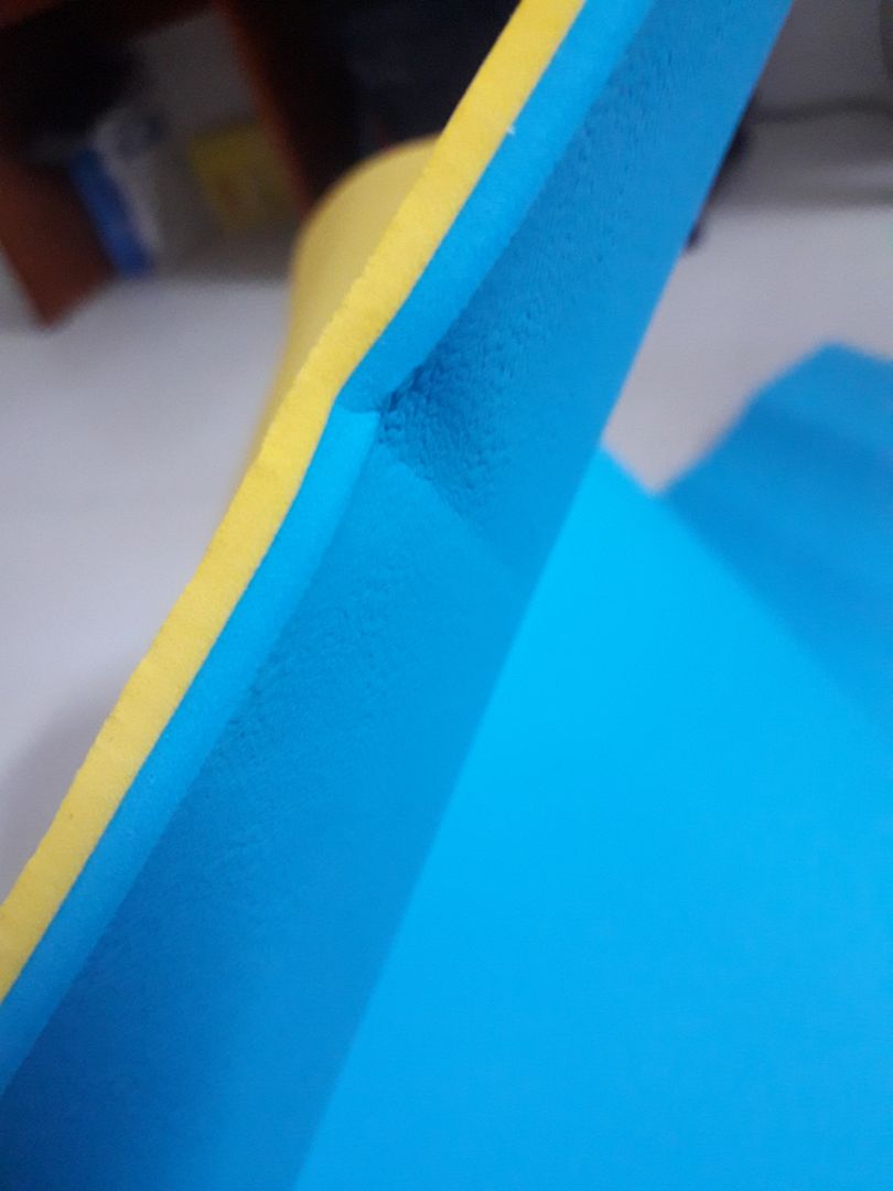 Thời gian giao nhanh, nhưng thảm khi mình nhận được lại bị 1 số lỗi như hinh và dơ nữa, có thể là do trong khi vận chuyển. Chiều ngang thảm hơi nhỏ so với các loại thảm khác