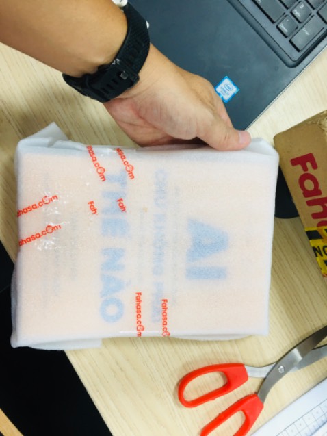 Sách bọc cẩn thận