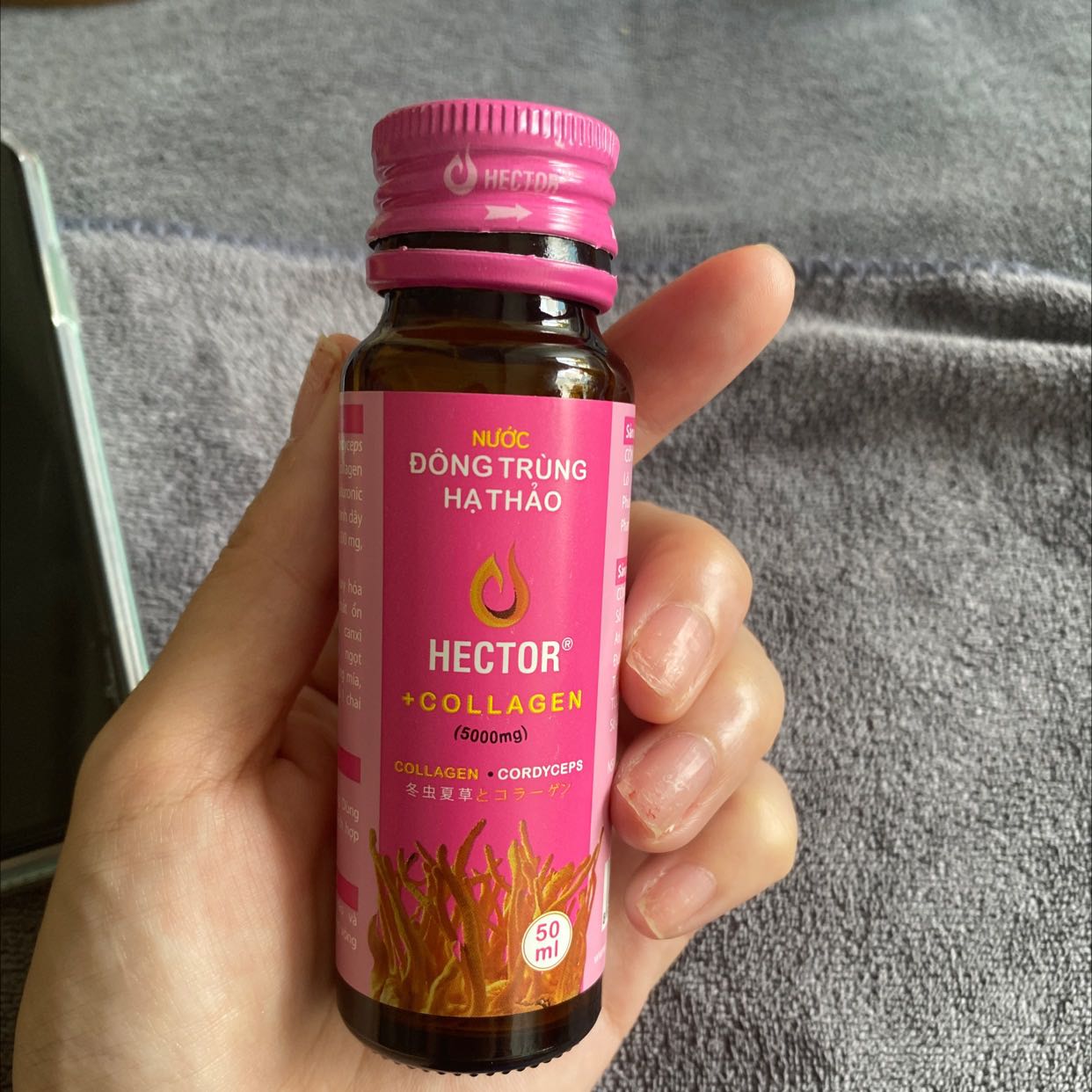 Shop giao hàng nhanh, đóng gói cẩn thận . Mình dùng được hơn năm , thấy da săn chắc hơn và mờ nám , sức khoẻ dc cải thiện sau sinh bé .