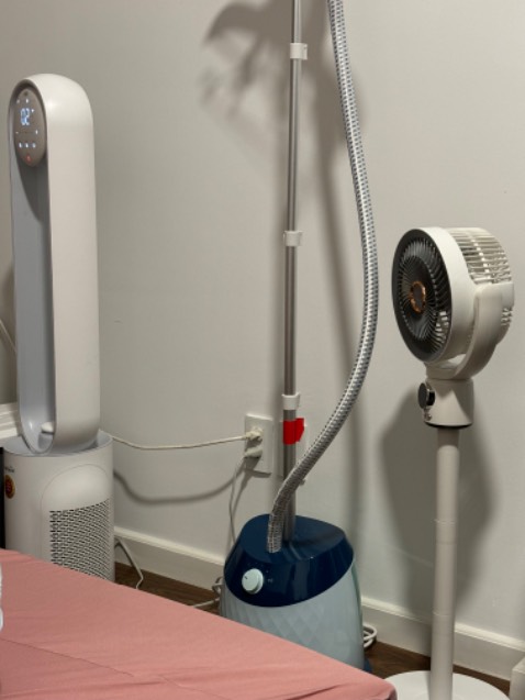 Quạt bé hơn so với tưởng tượng của mình nhưng mà đẹp, chắc chắn, mát. Mình mua để dành khi cúp điện nên chưa *** xem sử dụng đc trong bn tiếng