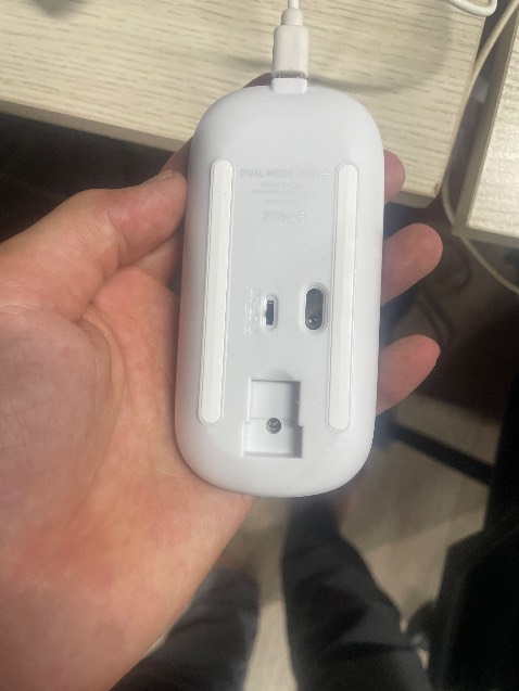 Chuột không sạc được. Pin hết ngay sau khi nhận hàng