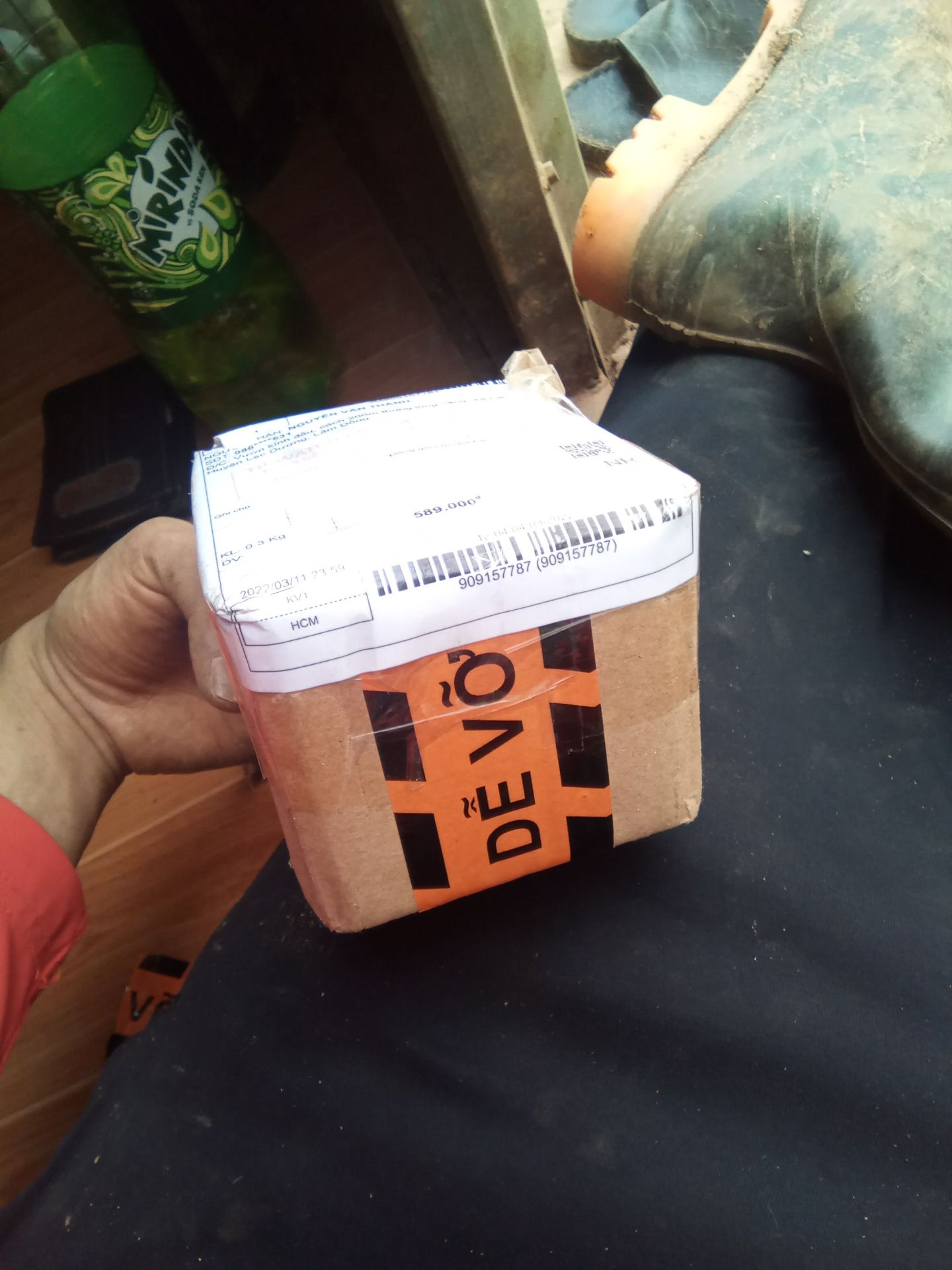 sản phẩm nhỏ gọn, chắc chắn, phù hợp với người tự do, không màu mè. giao hàng khá nhanh, đóng gói chắc chắn có ghi chú dễ vỡ rõ ràng.