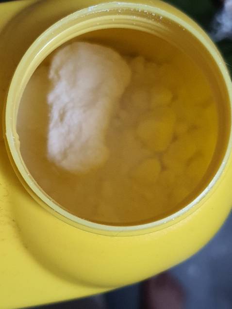 Để lâu hoặc bảo quản ko tốt nên bị vón cục nhiều.