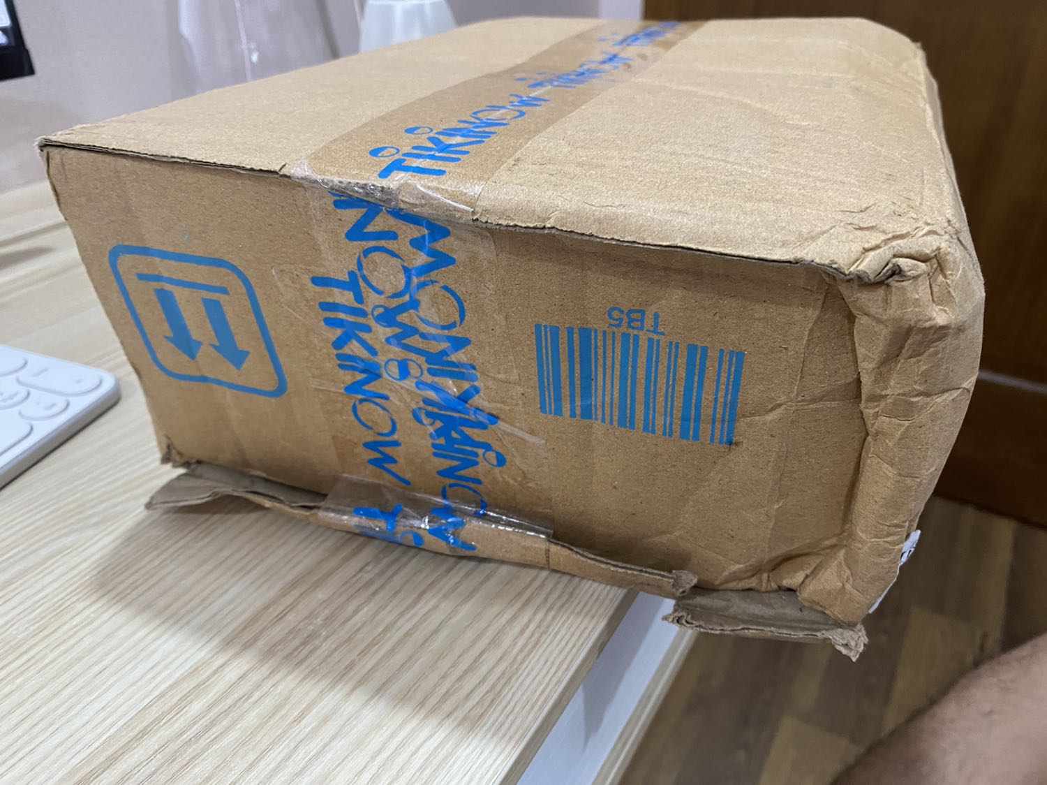 Giao hàng trễ hẹn đúng 1 tuần. Nhận được hàng thì đúng là cái thùng nát. Goodbye tiki!