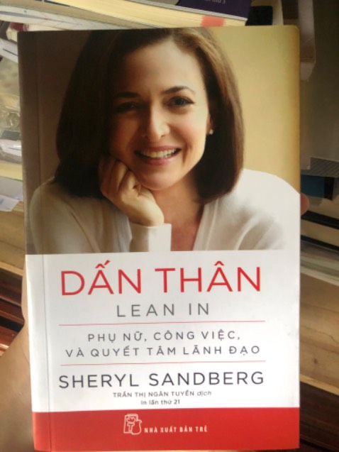 Chưa đọc nội dung nhưng ấn tượng với bìa sách, bao gói cẩn thận không bị gãy góc, hư sáchh, bị cong nhe nhưng có thể bỏ qua