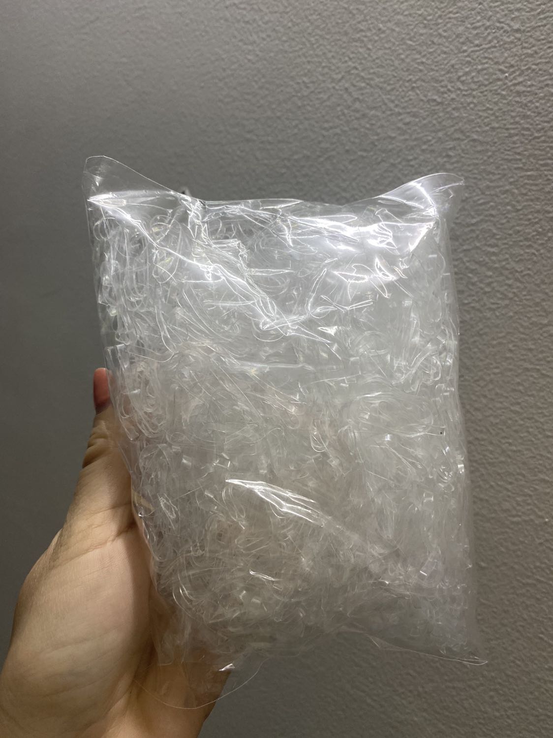 Thic màu cộng dây trong suốt vầy . Đẹp sang. Đóng gói đẹp giao nhanh