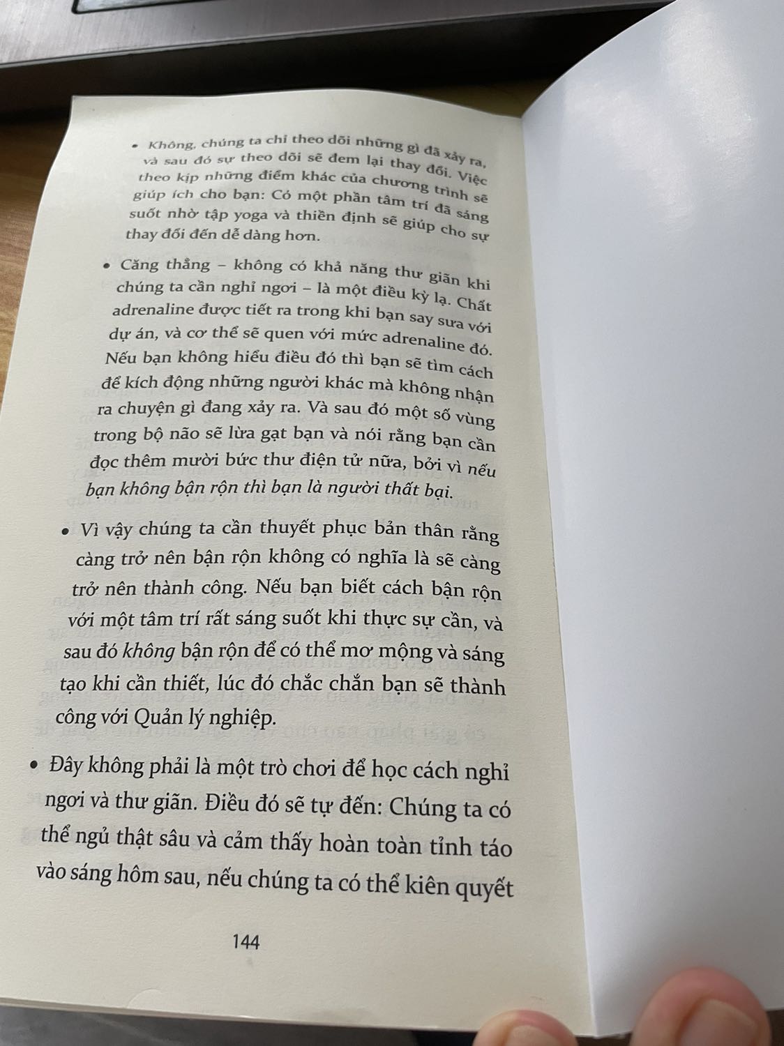 Hôm qua tôi nhận sách, thì thấy thiếu rất nhiều trang ở phần cuối, tôi mua háo hức đọc mà nhận được cảm giác rất không tôn trọng như vậy. Đề nghị đổi lại cuốn mới đầy đủ nội dung. Cám ơn